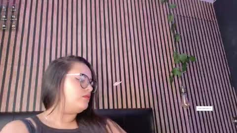 Snapshot of victoria__ponce chatting on 11.08.25 victorira online show from 11.08.25