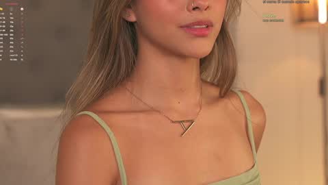 Snapshot of victoria__rossi chatting on 12.14.24 online show from 12.14.24