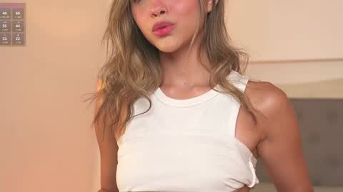 Snapshot of victoria__rossi chatting on 01.18.25 online show from 01.18.25