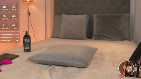 Snapshot of victoria__rossi chatting on 02.08.25 online show from 02.08.25