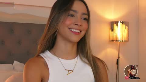 Snapshot of victoria__rossi chatting on 03.04.25 online show from 03.04.25