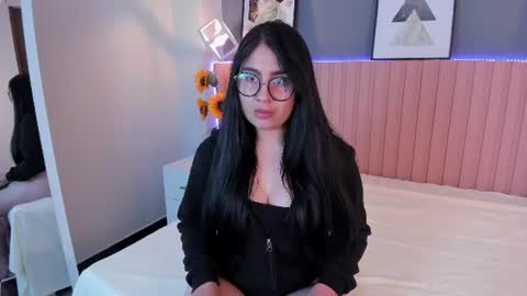 Snapshot of victoria__thompson_ chatting on 06.17.26 Victoria online show from 06.17.26