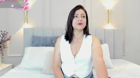 victoria  online show from 10.08.25