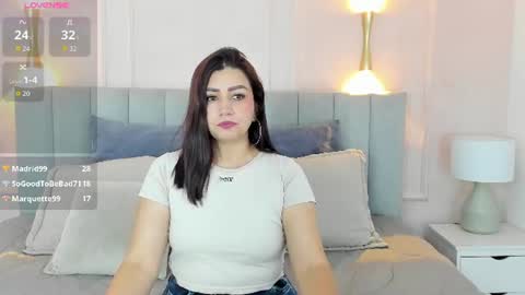 Snapshot of victoria_bourne chatting on 06.15.26 victoria online show from 06.15.26