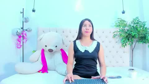 Victoria online show from 11.28.25