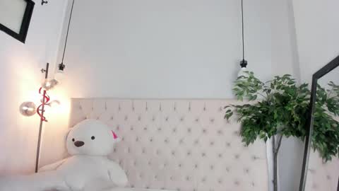 Victoria online show from 04.15.26