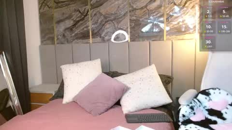 Victoria Collins online show from 03.06.25