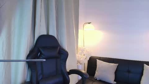 Snapshot of victoria_collinns chatting on 05.14.26 Victoria Collins online show from 05.14.26