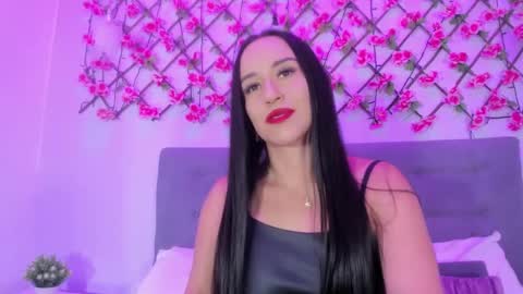 Snapshot of victoria_cooper3 chatting on 01.18.25 valentina online show from 01.18.25