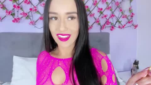 Snapshot of victoria_cooper3 chatting on 02.14.25 valentina online show from 02.14.25