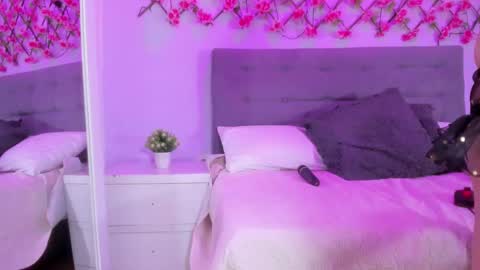 Snapshot of victoria_cooper3 chatting on 02.15.25 valentina online show from 02.15.25