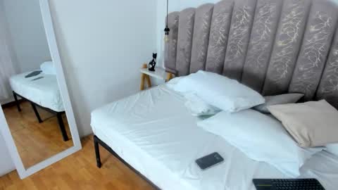 Snapshot of victoria_cooper3 chatting on 09.17.25 valentina online show from 09.17.25