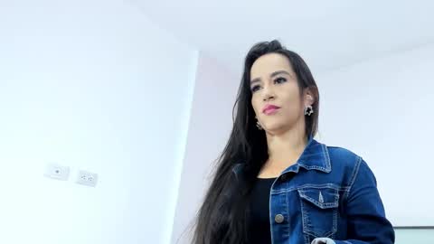 Snapshot of victoria_cooper3 chatting on 10.30.25 valentina online show from 10.30.25