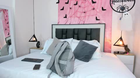 Snapshot of victoria_cooper3 chatting on 11.04.25 valentina online show from 11.04.25