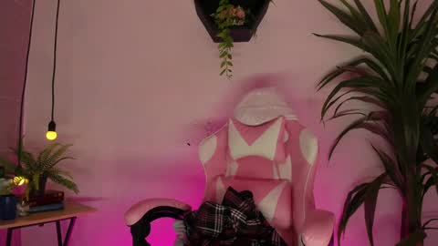 Victoria  online show from 02.04.25