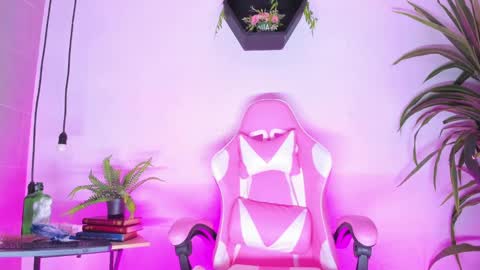 Victoria  online show from 02.22.25