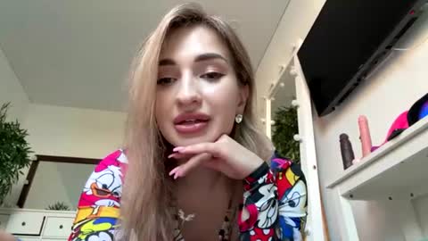 Victoria online show from 07.24.26