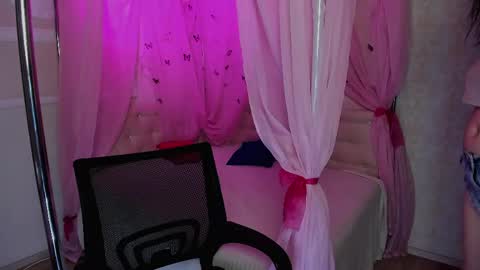 Victoria  online show from 03.22.26