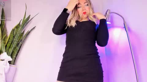 Snapshot of victoria_qq chatting on 10.31.25 D A N I online show from 10.31.25