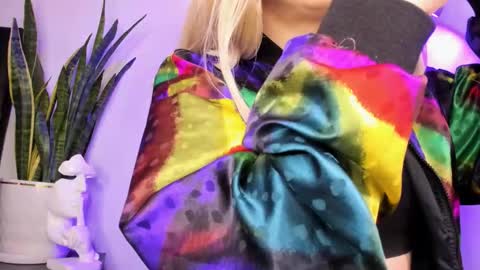 Snapshot of victoria_qq chatting on 11.03.25 D A N I online show from 11.03.25