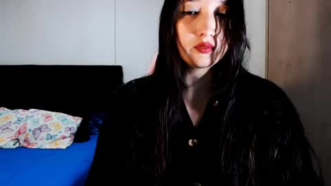 Snapshot of victoria_smile_ chatting on 12.21.24 Victoria online show from 12.21.24