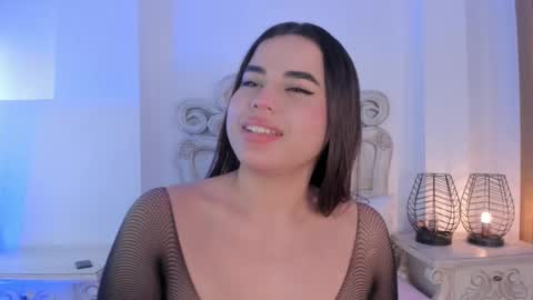 Snapshot of victoria_vallejo chatting on 12.10.24 victoria  online show from 12.10.24