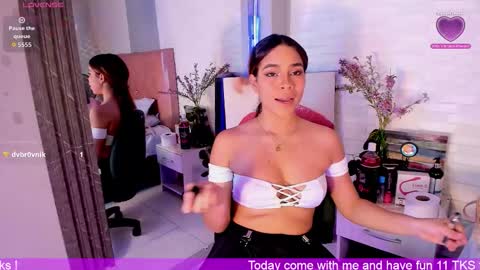 Victoria online show from 11.21.25