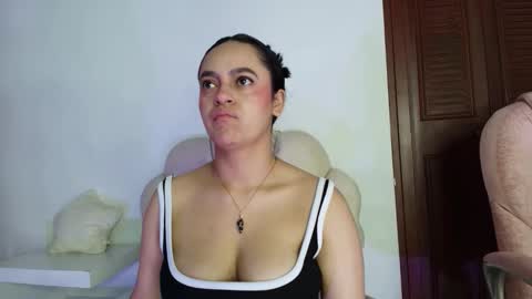 Snapshot of victoriablack_ chatting on 02.01.25 Victoria online show from 02.01.25