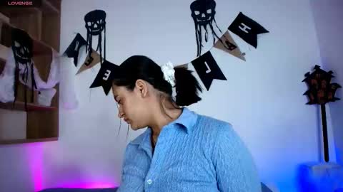 Snapshot of victoriablack_ chatting on 10.11.25 Victoria online show from 10.11.25