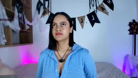 Snapshot of victoriablack_ chatting on 10.28.25 Victoria online show from 10.28.25