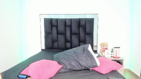 Snapshot of victoriacolin chatting on 02.25.25 VICTORIA online show from 02.25.25