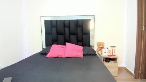 Snapshot of victoriacolin chatting on 02.26.25 VICTORIA online show from 02.26.25