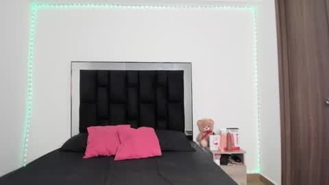 Snapshot of victoriacolin chatting on 02.27.25 VICTORIA online show from 02.27.25