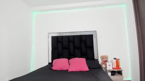 Snapshot of victoriacolin chatting on 02.28.25 VICTORIA online show from 02.28.25