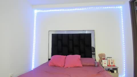 Snapshot of victoriacolin chatting on 03.07.25 VICTORIA online show from 03.07.25