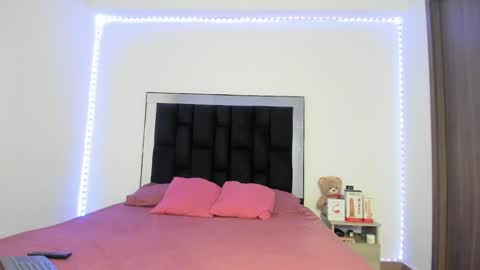 Snapshot of victoriacolin chatting on 03.09.25 VICTORIA online show from 03.09.25