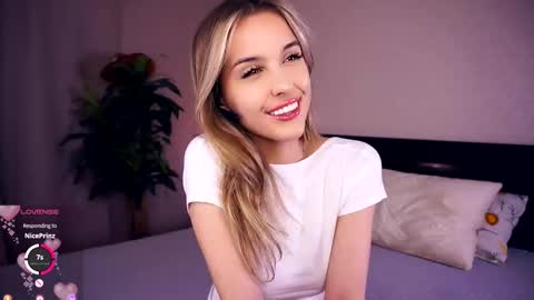 Anasteisha  Day Helen  Night online show from 10.03.25