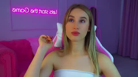 Victoria online show from 11.16.25