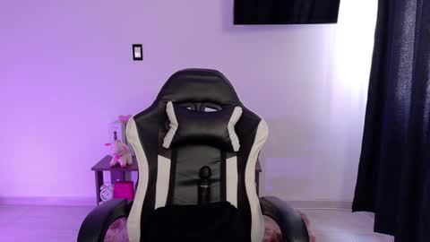 Kim 3 online show from 10.26.25