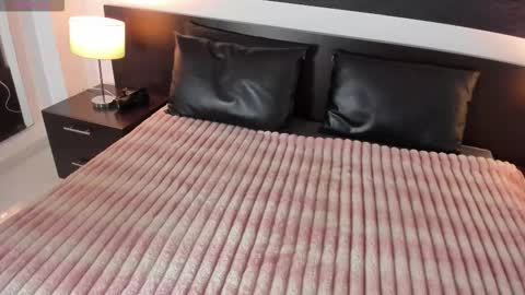 Snapshot of victoriakroos chatting on 10.29.25 victoriakroos online show from 10.29.25