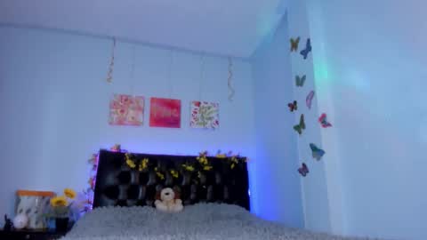 Snapshot of victorialarson2 chatting on 10.10.25 Victoria Larson - Independient Model online show from 10.10.25