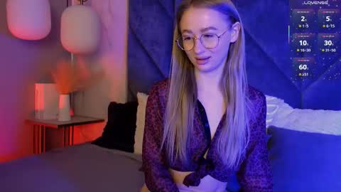 Snapshot of victorialight chatting on 02.26.26 Victoria online show from 02.26.26