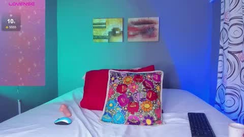 Snapshot of victoriameller chatting on 02.06.26 victoriameller online show from 02.06.26