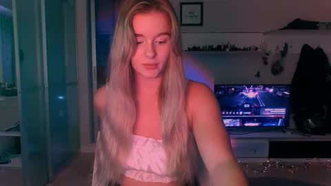Snapshot of victoriande chatting on 09.20.25 Eva and Victor online show from 09.20.25