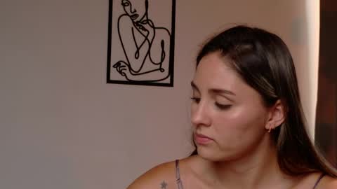 Snapshot of victorianova chatting on 05.20.26 VictoriaNova online show from 05.20.26