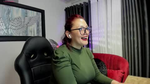 Snapshot of victoriapaker chatting on 02.12.26 victoriapaker online show from 02.12.26