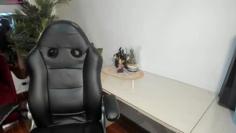 Snapshot of victoriapaker chatting on 02.15.26 victoriapaker online show from 02.15.26