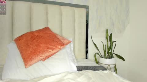 Maria Victoria online show from 01.04.25