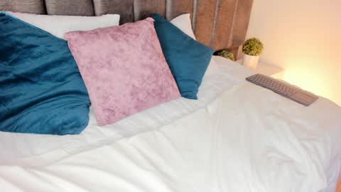 Maria Victoria online show from 01.23.25