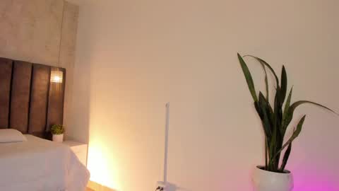 Maria Victoria online show from 02.27.25